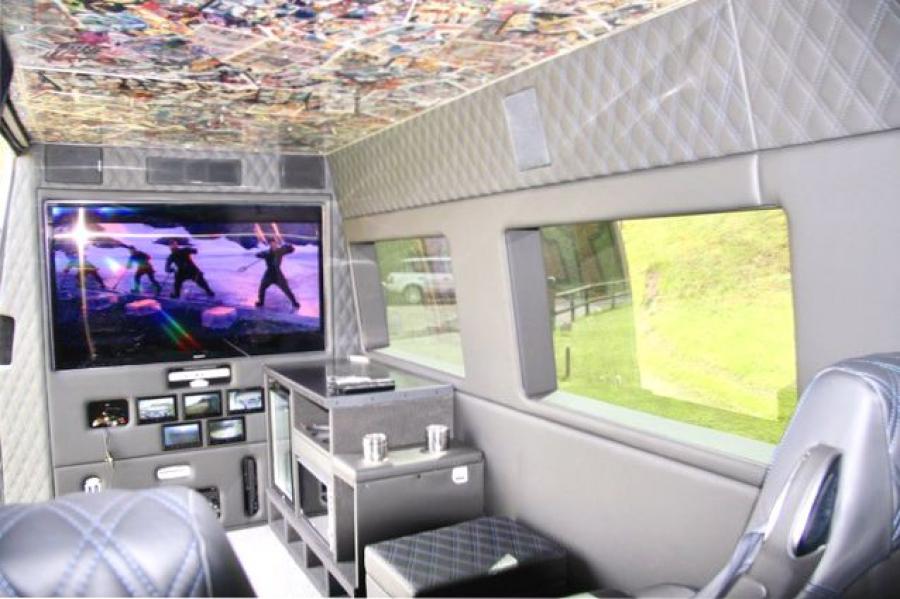 Интерьер Volkswagen Crafter The Mystery Machine 2012 года  (фото 3 из 19)